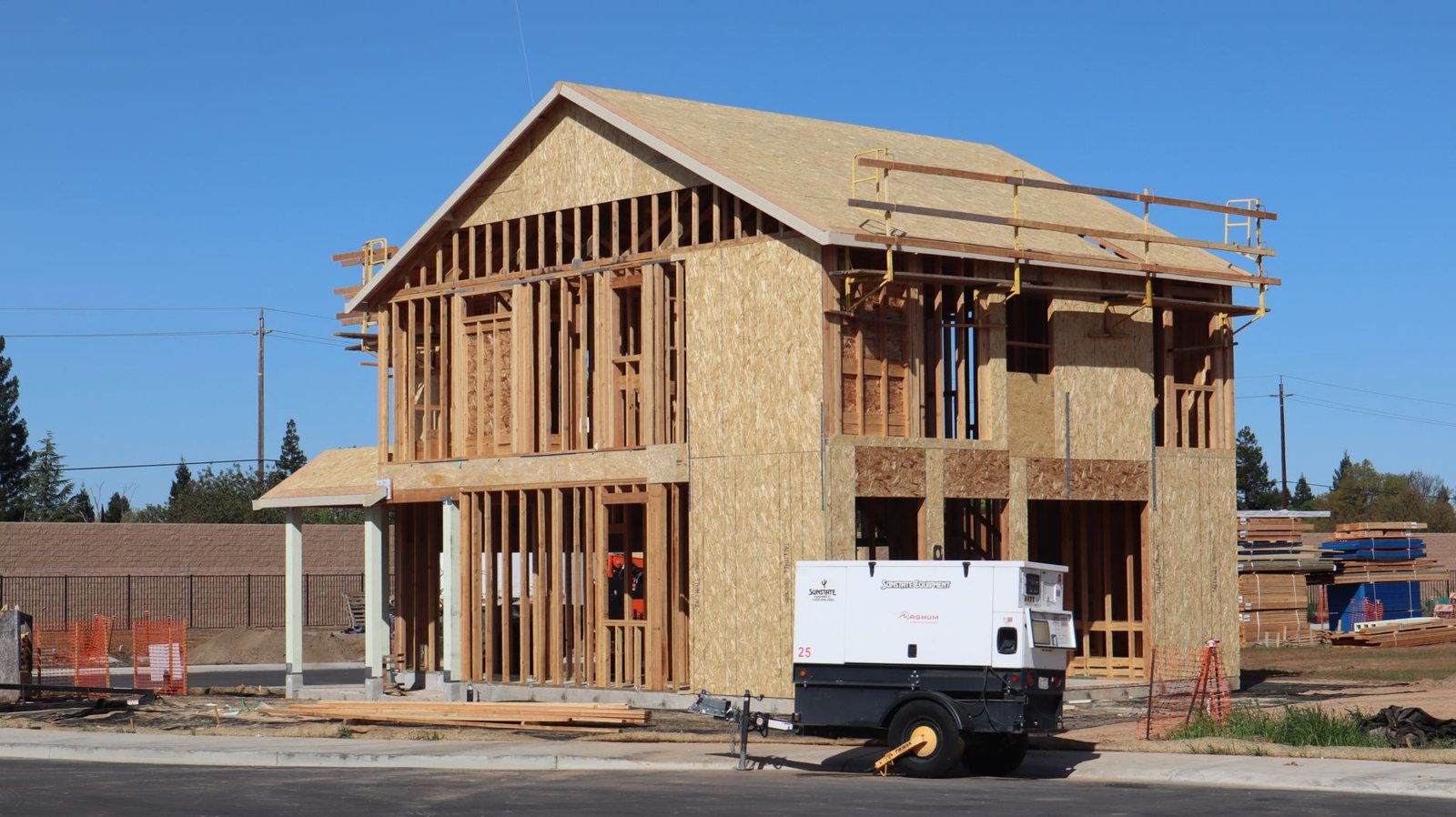 Vivienda en construcción con estructura de paneles